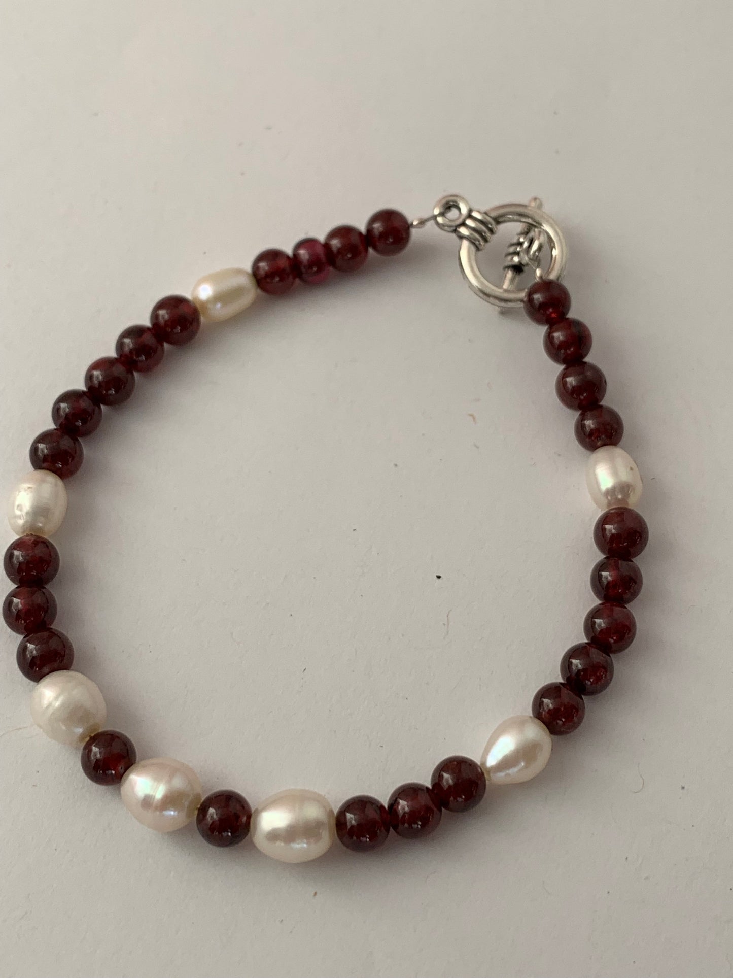 Garnet and pearl bracelet