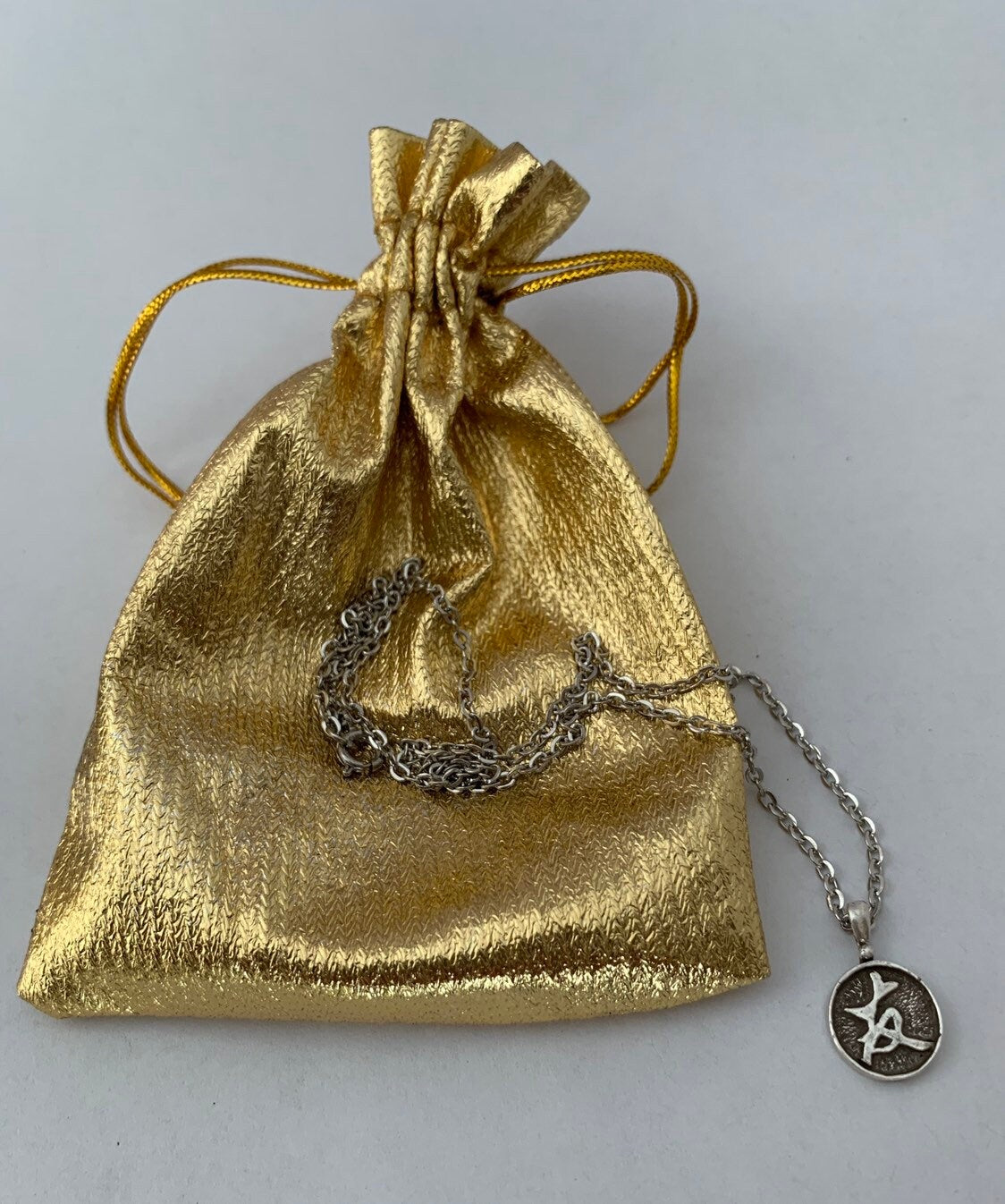 Friendship pendant necklace