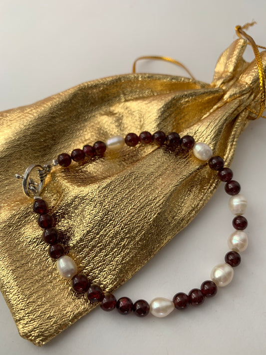 Garnet and pearl bracelet