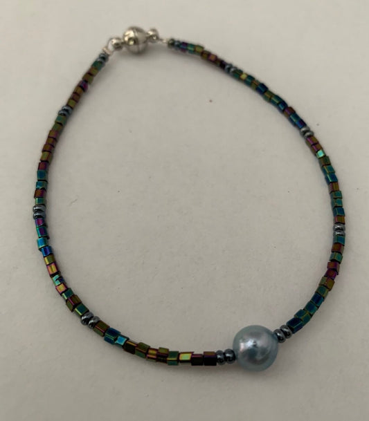 Iridescent seed bead and pearl bracelet